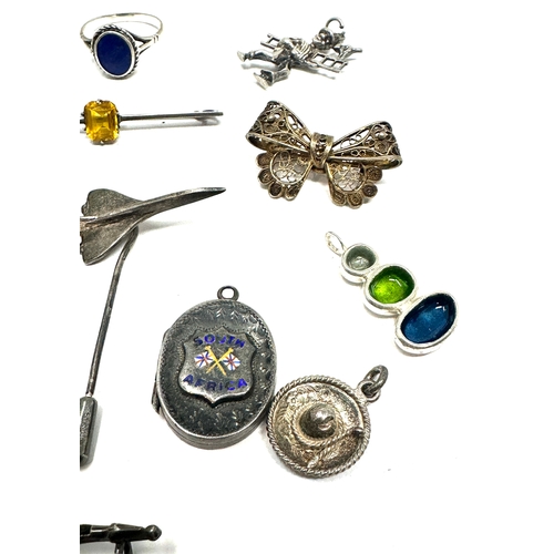 107 - Selection of vintage silver jewellery inc pendants brooches ring etc weight 44g