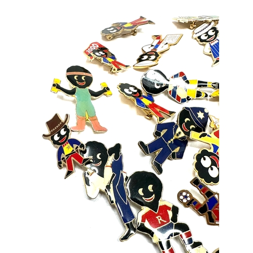 414 - 28 robertsons badges inc viking cyclist hockey player etc