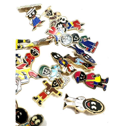 414 - 28 robertsons badges inc viking cyclist hockey player etc