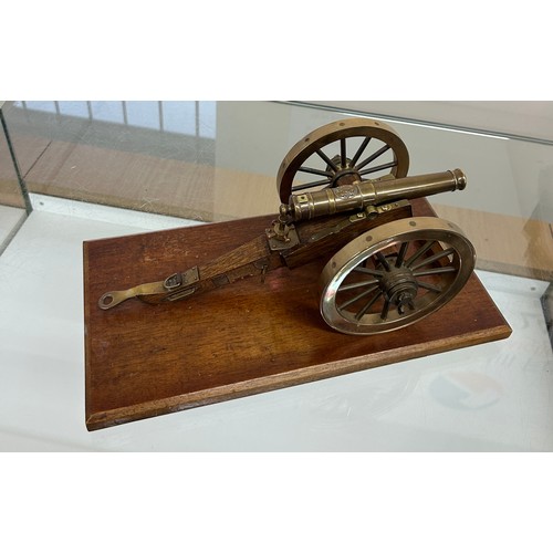 2 - Royal Artillery model of a field gun of Waterloo/Napoleonic wars. Possibly 6 or 9 pounder. ' Present... 