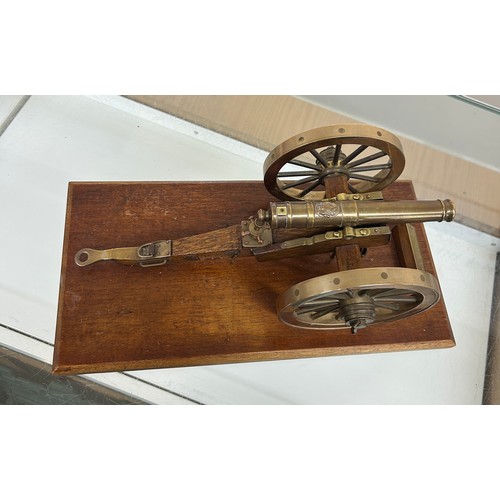 2 - Royal Artillery model of a field gun of Waterloo/Napoleonic wars. Possibly 6 or 9 pounder. ' Present... 