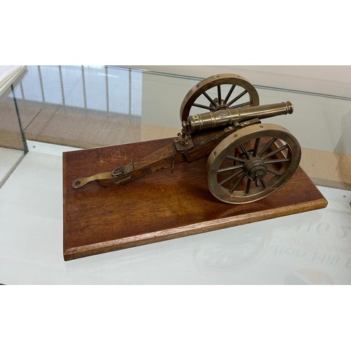 2 - Royal Artillery model of a field gun of Waterloo/Napoleonic wars. Possibly 6 or 9 pounder. ' Present... 