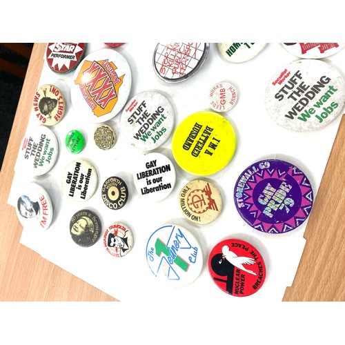 530 - Selection of vintage and later collectors badges