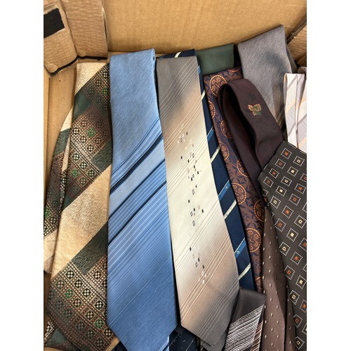219 - Large selection of assorted vintage men's ties