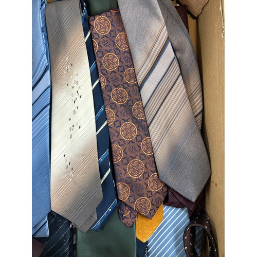 219 - Large selection of assorted vintage men's ties