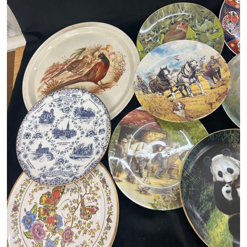 Selection of assorted vintage collectors plates