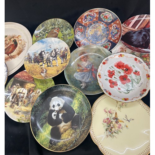 Selection of assorted vintage collectors plates