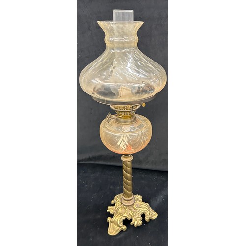 289 - Vintage brass bottom oil lamp overall height approximately: 26 inches tall
