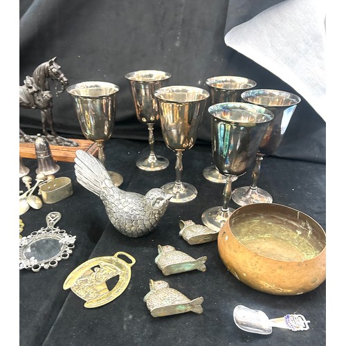 213 - Selection of metal ware to include goblets, ornaments, etc
