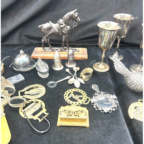 213 - Selection of metal ware to include goblets, ornaments, etc