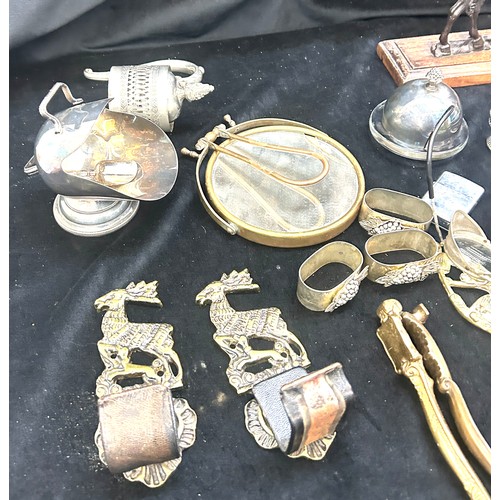 213 - Selection of metal ware to include goblets, ornaments, etc