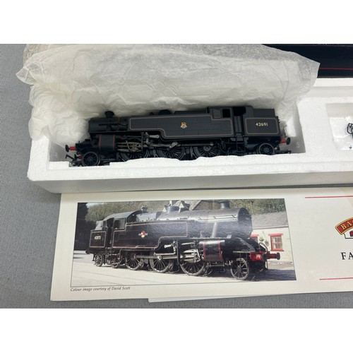 121 - Boxed Bachmann Branch-line OO  32-878: Fairburn 2-6-4 Tank 42691 BR lined black E/Crest, box has sus... 
