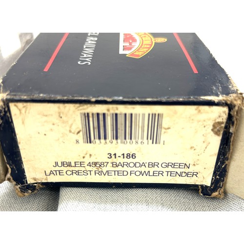 143 - Boxed Bachmann Branch-line Jubilee 45587 Baroda BR Green late crest riveted Fowler tender, damp dama... 