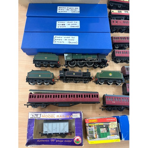 154 - Selection of 00 gauge loco's, carriages, track etcto include loco's Caernarvon and tender, 47310 tra... 