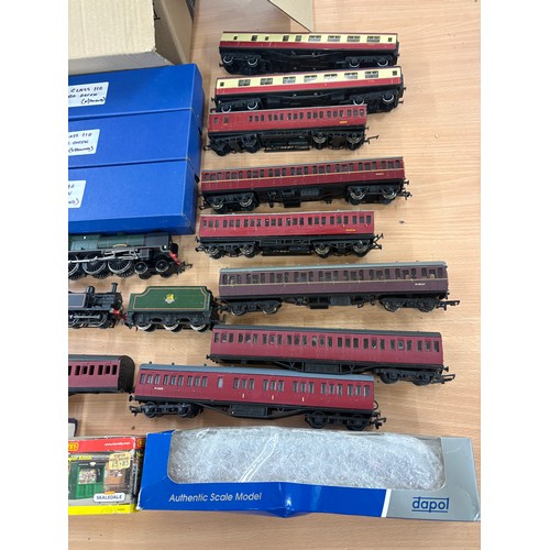 154 - Selection of 00 gauge loco's, carriages, track etcto include loco's Caernarvon and tender, 47310 tra... 