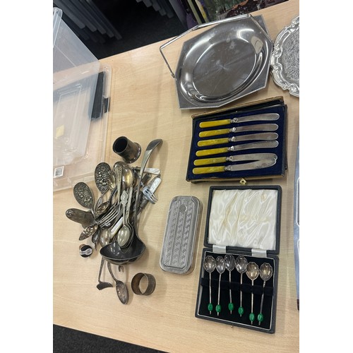 257 - Selection of assorted EPNS items to include cutlery, tankards, mirror, etc