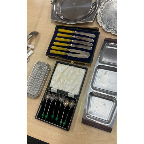 257 - Selection of assorted EPNS items to include cutlery, tankards, mirror, etc