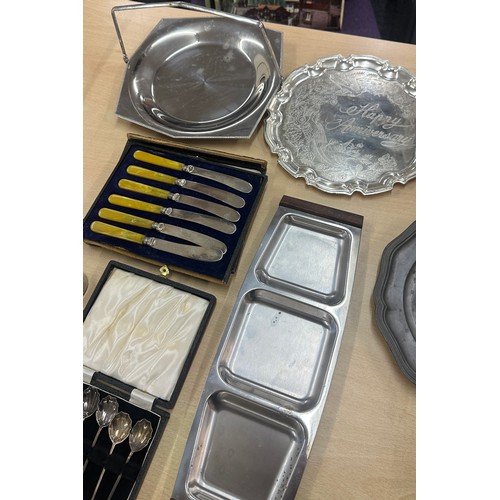 257 - Selection of assorted EPNS items to include cutlery, tankards, mirror, etc