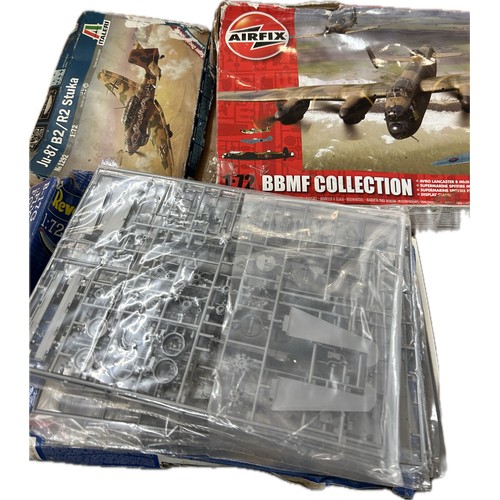 175 - Selection of boxed Revell, Airfix, Special Hobby aircraft models to include Flying Fortess, Mosquito... 