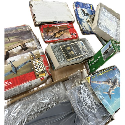 175 - Selection of boxed Revell, Airfix, Special Hobby aircraft models to include Flying Fortess, Mosquito... 
