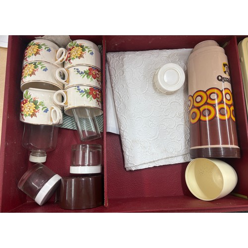 78 - 6 place setting Brexton vintage picnic set