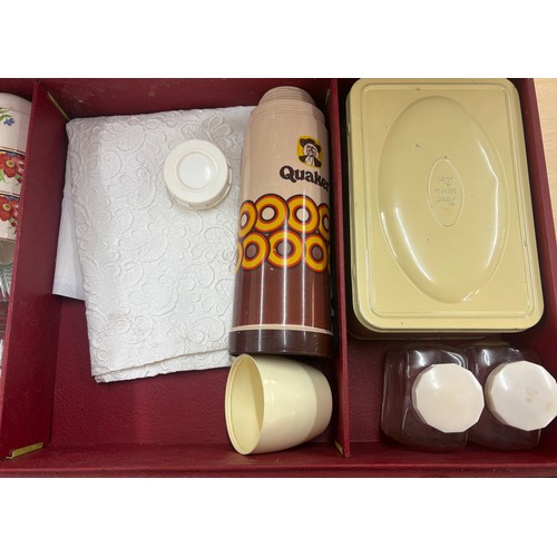 78 - 6 place setting Brexton vintage picnic set