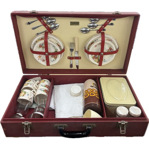 78 - 6 place setting Brexton vintage picnic set