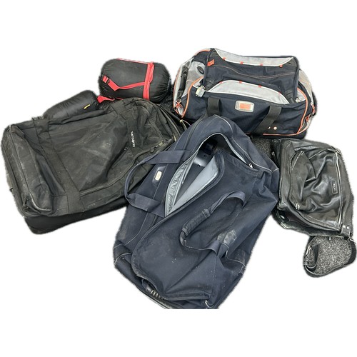 363 - Selection of travel bags