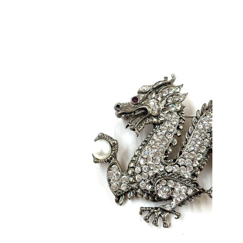 539 - Vintage silver stone set brooch