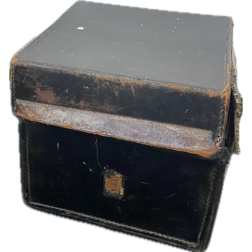 563 - A good antique 48 button concertina possibly Lachenal serial no 4412, with steel reeds, in original ... 
