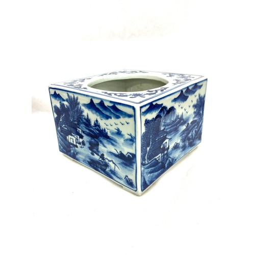 464 - Chinese blue and white porcelain brush pot, 6 character mark to base, measures approximately 4 inche... 
