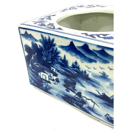 464 - Chinese blue and white porcelain brush pot, 6 character mark to base, measures approximately 4 inche... 