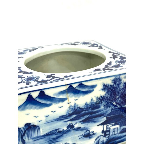 464 - Chinese blue and white porcelain brush pot, 6 character mark to base, measures approximately 4 inche... 