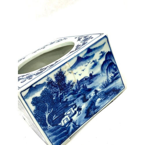 464 - Chinese blue and white porcelain brush pot, 6 character mark to base, measures approximately 4 inche... 