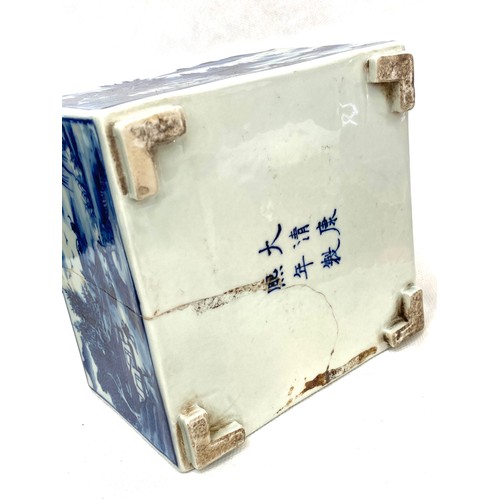 464 - Chinese blue and white porcelain brush pot, 6 character mark to base, measures approximately 4 inche... 