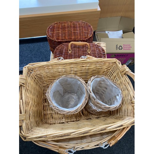 172 - Large selection of assorted wicker items includes Storage baskets etc