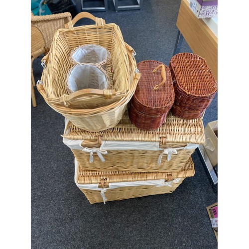 172 - Large selection of assorted wicker items includes Storage baskets etc