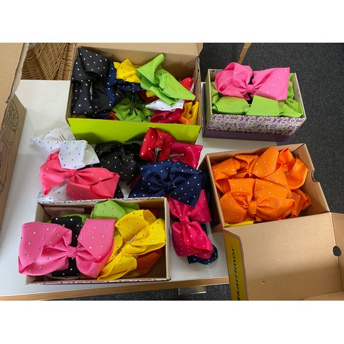 211 - Large selection of assorted hair bows