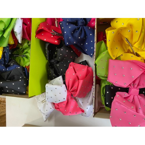 211 - Large selection of assorted hair bows