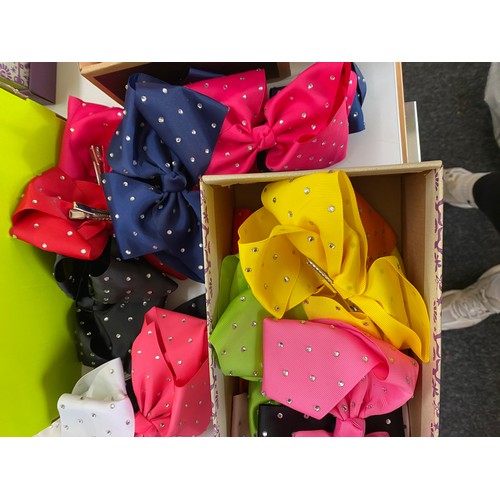 211 - Large selection of assorted hair bows