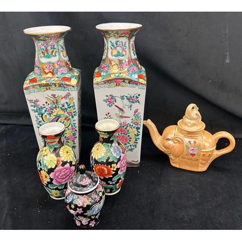 214 - Selection of oriental porcelain items to include vases, tea pot, etc