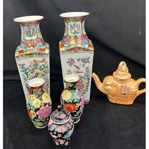214 - Selection of oriental porcelain items to include vases, tea pot, etc