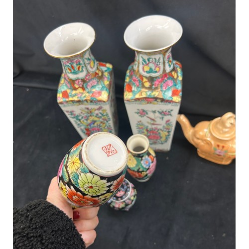 214 - Selection of oriental porcelain items to include vases, tea pot, etc
