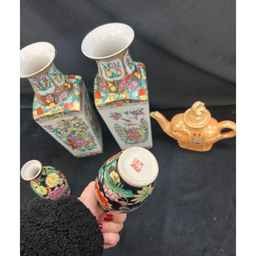 214 - Selection of oriental porcelain items to include vases, tea pot, etc