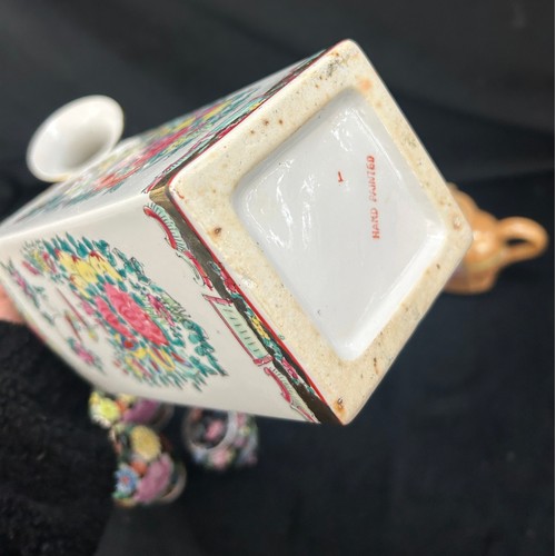 214 - Selection of oriental porcelain items to include vases, tea pot, etc