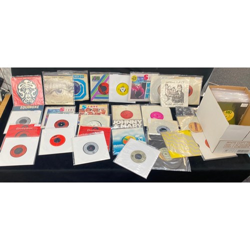 188 - Selection of singles includes Elton John, Abba, Blondie etc