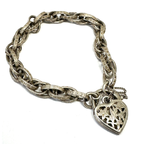 147 - Vintage silver heart clasp bracelet weight 16g