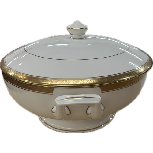 401 - Vintage Royal Worcester Davenham lidded tureen
