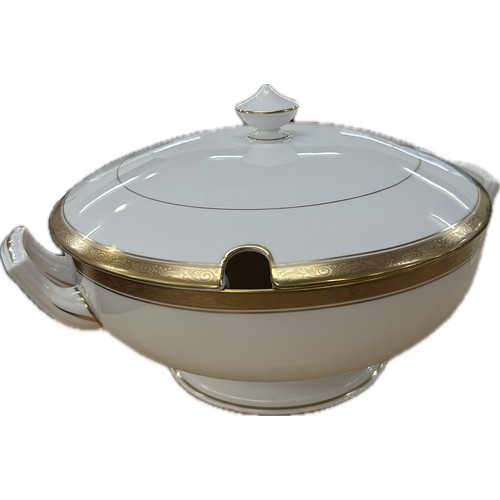 401 - Vintage Royal Worcester Davenham lidded tureen