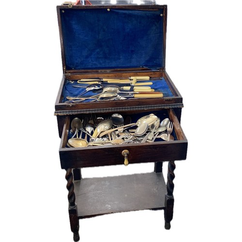 566 - Standing canteen of cutlery, assorted cutlery